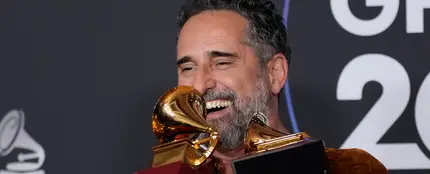 Jorge Drexler, con los siete premios Latin Grammy 2022. Jorge Drexler, con los siete premios Latin Grammy 2022.