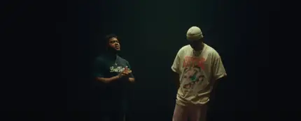 Romeo Santos y Chris Lebrón en el videoclip de 'SIRI' Romeo Santos y Chris Lebrón en el videoclip de 'SIRI'