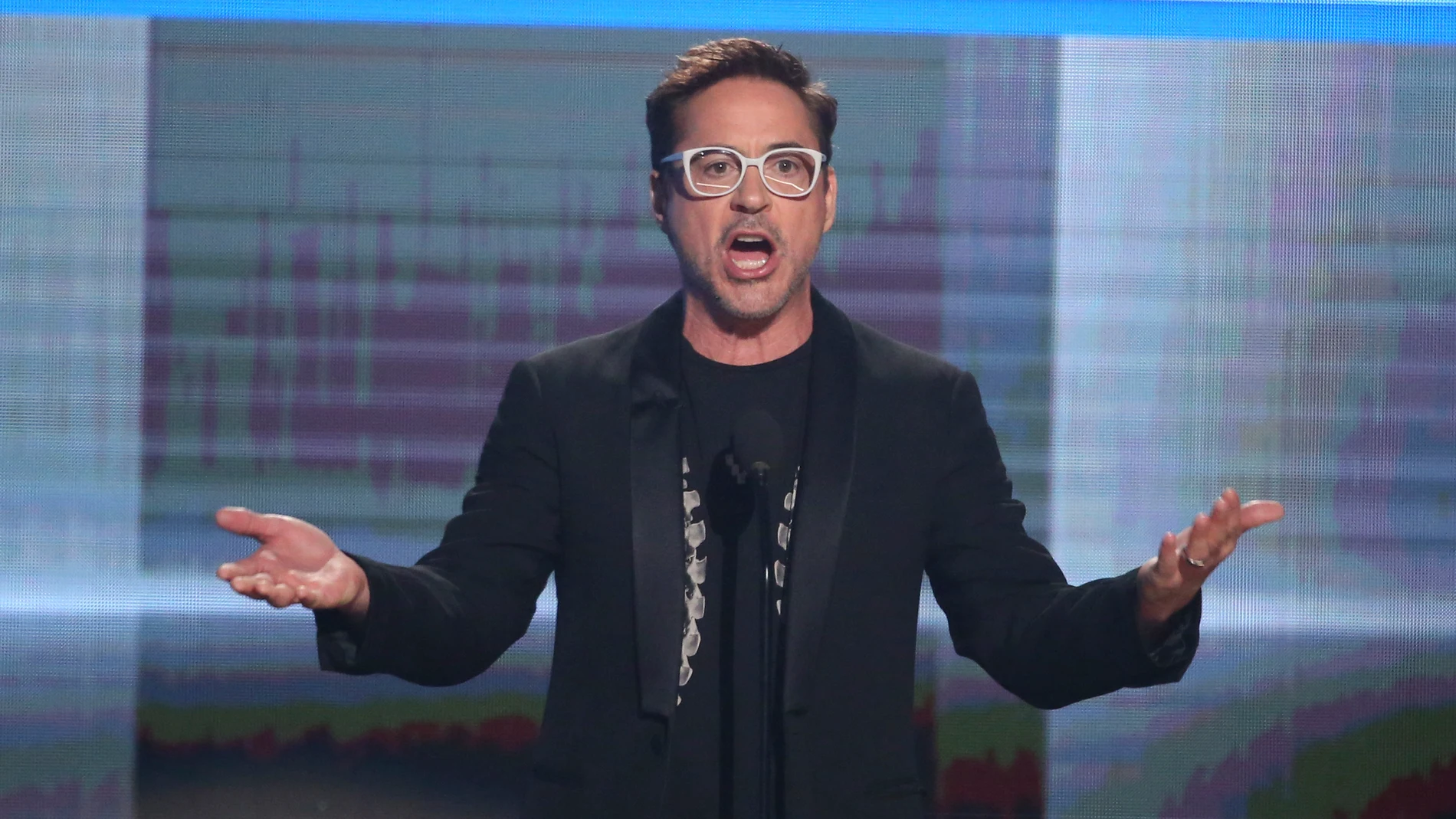 El actor Robert Downey Jr. en los American Music Awards de 2016. El actor Robert Downey Jr. en los American Music Awards de 2016.