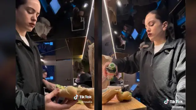 Rosalía prepara un bocadillo de aguacate para desayunar.