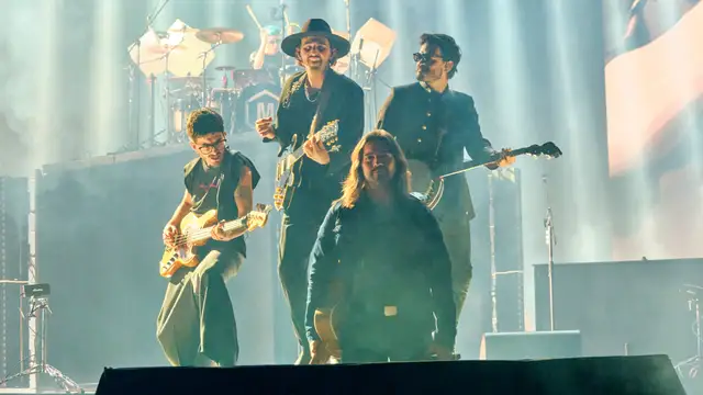 Morat y Juanes en concierto en Medellín