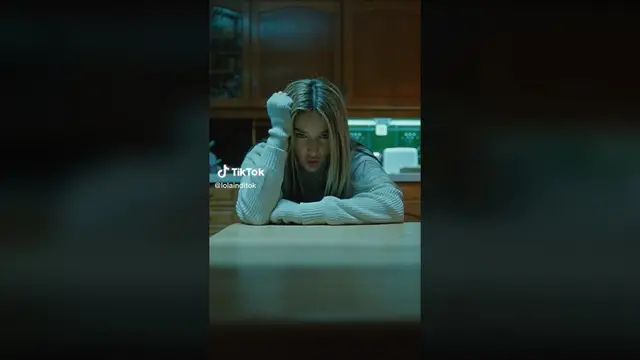 Lola Índigo, en el videoclip de 'Corazones rotos'.