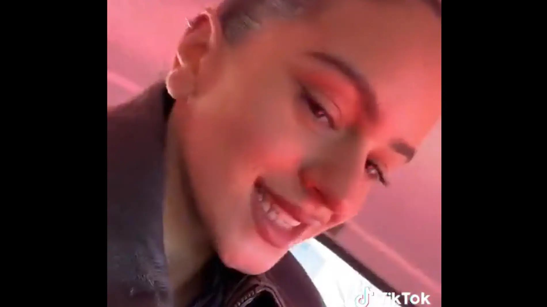 Rosalía, en el vídeo de la canción LLYLM publicado en TikTok.