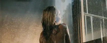 Miley Cyrus en el teaser oficial de 'Flowers' Miley Cyrus en el teaser oficial de 'Flowers'