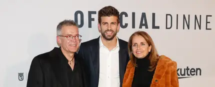 Gerard Piqué con sus padres Gerard Piqué con sus padres