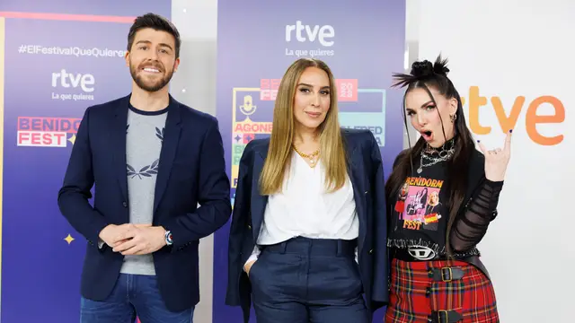 Rodrigo Vázquez, Mónica Naranjo e Inés Hernand, presentadora del Benidorm Fest 2023.