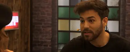 Agoney con Chenoa en 'Tómatelo menos en serio' Agoney con Chenoa en 'Tómatelo menos en serio'