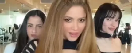 Shakira baila la sesión 53 con Bizarrap Shakira baila la sesión 53 con Bizarrap