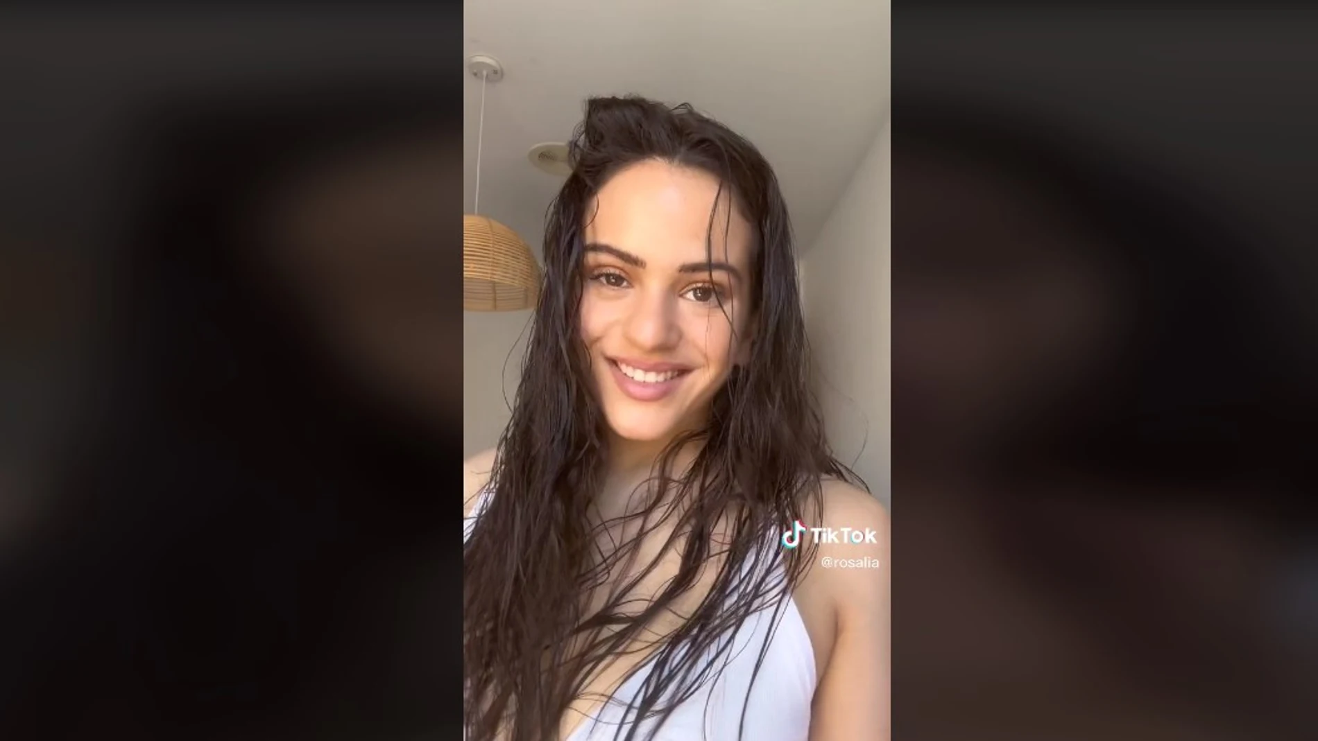 Rosalía en el vídeo promocional de LLYLM
