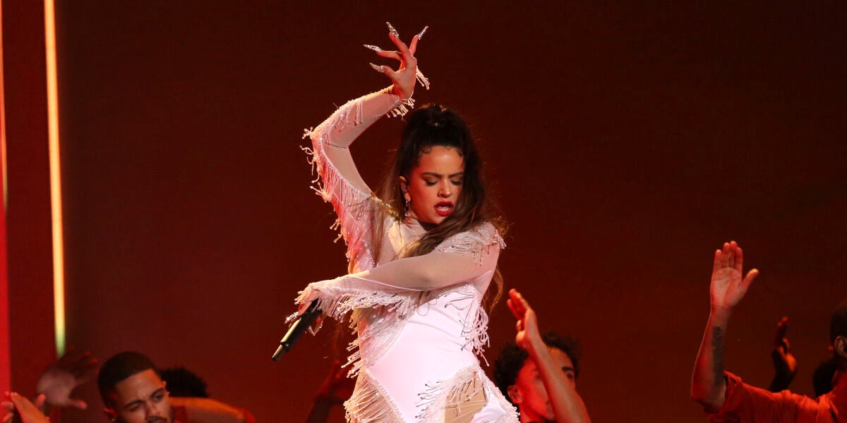 La cantante Rosalía, durante su actuación en los Grammy de 2020