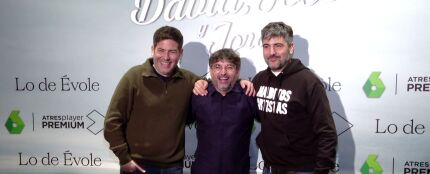 Jordi Évole posa con Daviz y Jose Muñoz en la rueda de prensa de la presentación de &#39;Lo de Évole con Estopa&#39;