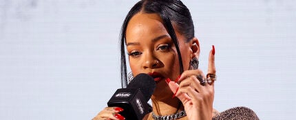 Rihanna durante la rueda de prensa de la Super Bowl LVII
