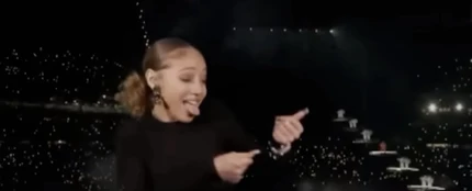 Justine Miles, la intérprete de signos que lo dio todo durante la actuación de Rihanna en la Super Bowl Justine Miles, la intérprete de signos que lo dio todo durante la actuación de Rihanna en la Super Bowl