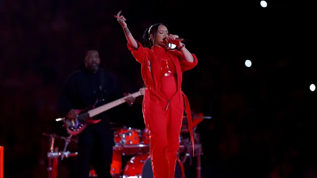 Rihanna durante su show en la Super Bowl