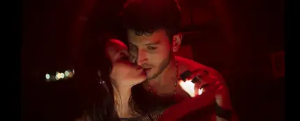 Milena Smit y Sebastían Yatra en el videoclip de 'Una noche sin pensar' Milena Smit y Sebastían Yatra en el videoclip de 'Una noche sin pensar'