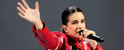 Rosalía durante un concierto Rosalía durante un concierto