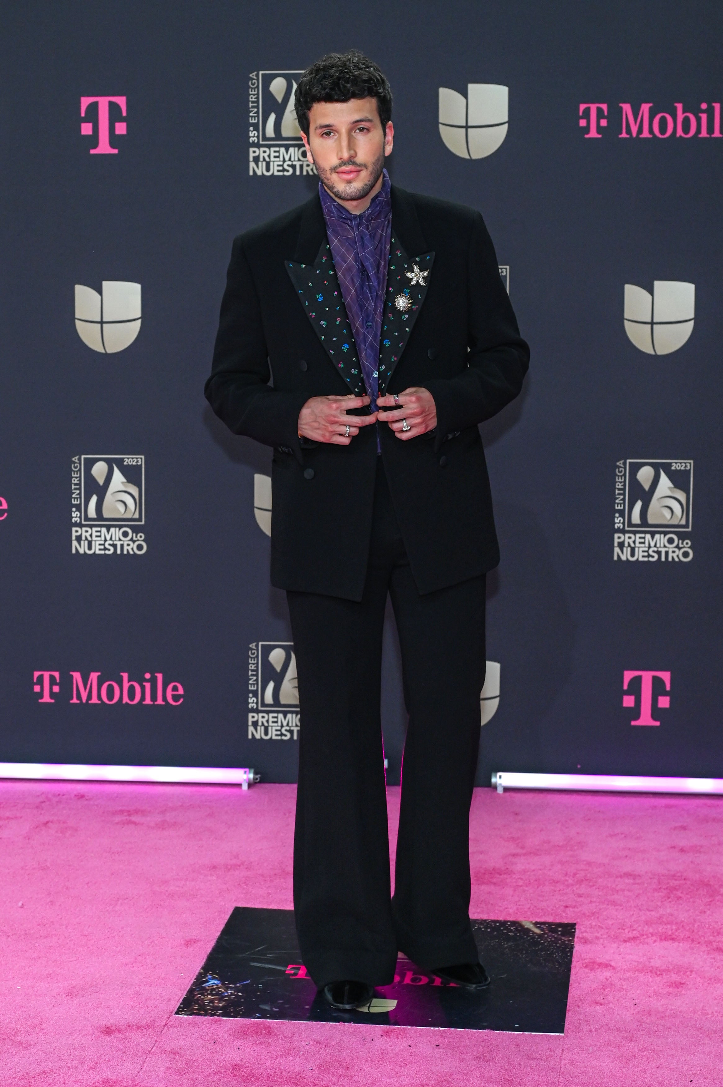 Sebastián Yatra en los Premios Lo Nuestro Sebastián Yatra en los Premios Lo Nuestro