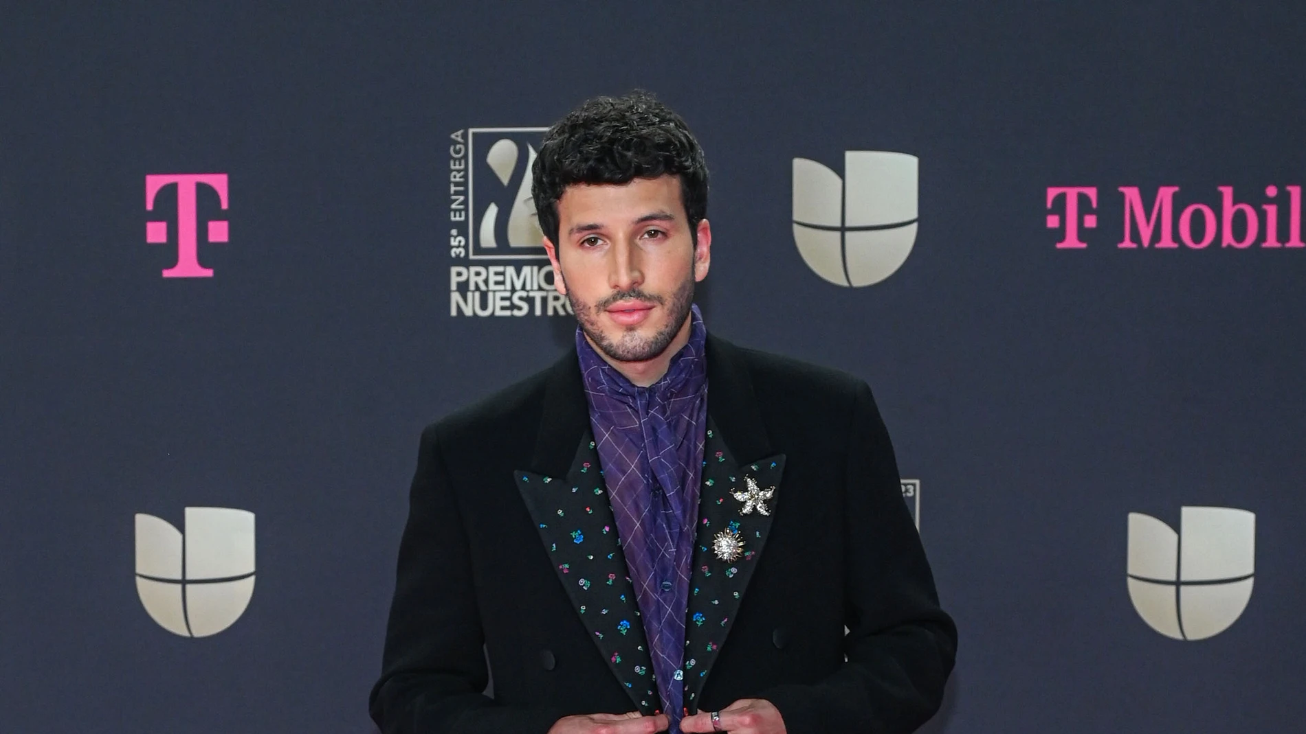 Sebastián Yatra en los Premios Lo Nuestro Sebastián Yatra en los Premios Lo Nuestro