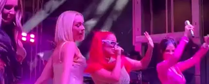 Karol G sube al escenario a Lola Índigo, Bad Gyal, Natti Natasha y Tini Karol G sube al escenario a Lola Índigo, Bad Gyal, Natti Natasha y Tini