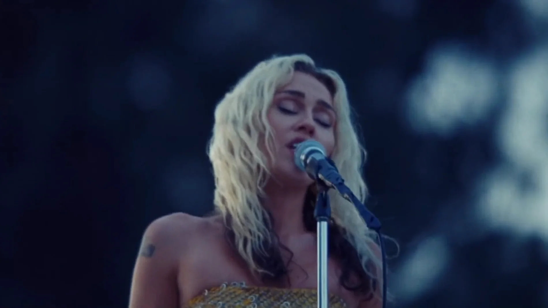 Miley Cyrus cierra el círculo cantando 'The Climb' 14 años después de su lanzamiento