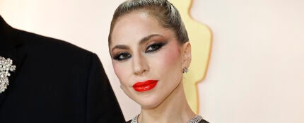 Lady Gaga en la alfombra roja de los Oscar 2023