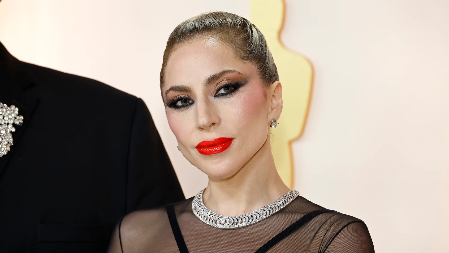 Lady Gaga en la alfombra roja de los Oscar 2023