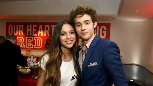 Joshua Basset y Olivia Rodrigo