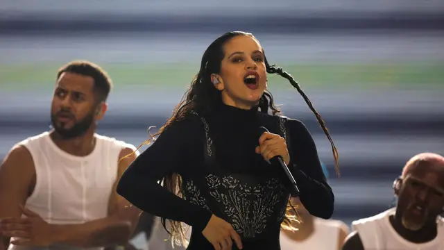 Rosalía durante su concierto en Lollapalooza Argentina