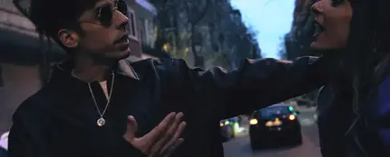 Chica Sobresalto y Diego de Veintiuno, en el videoclip de 'Poquita cosa'. Chica Sobresalto y Diego de Veintiuno, en el videoclip de 'Poquita cosa'.