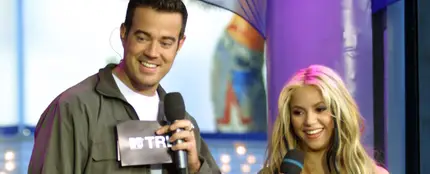 Carson Daly y Shakira en 2001. Carson Daly y Shakira en 2001.