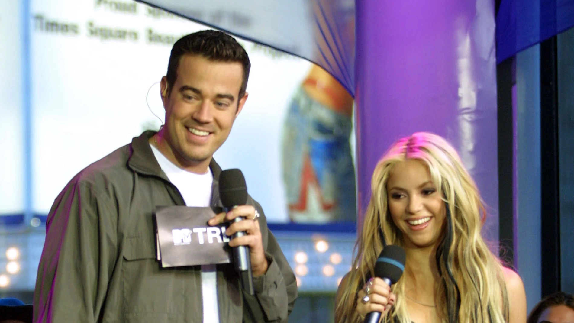 Carson Daly y Shakira en 2001.