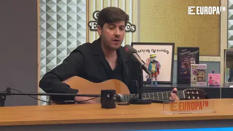 Jacobo Serra homenajea a The Beatles con una versión acústica de 'Something' en 'Cuerpos especiales'. Jacobo Serra homenajea a The Beatles con una versión acústica de 'Something' en 'Cuerpos especiales'.