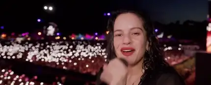 Rosalía canta 'Héroe' de Enrique Iglesias en el Coachella 2023. Rosalía canta 'Héroe' de Enrique Iglesias en el Coachella 2023.