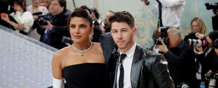 Priyanka Chopra Jonas y Nick Jonas, en la MET Gala 2023