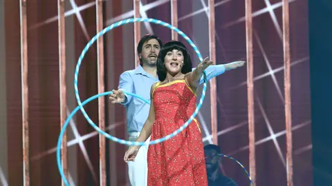 Susi Caramelo ‘Baila con el hula hoop’ con Aníbal Gómez como Enrique y Ana Susi Caramelo ‘Baila con el hula hoop’ con Aníbal Gómez como Enrique y Ana