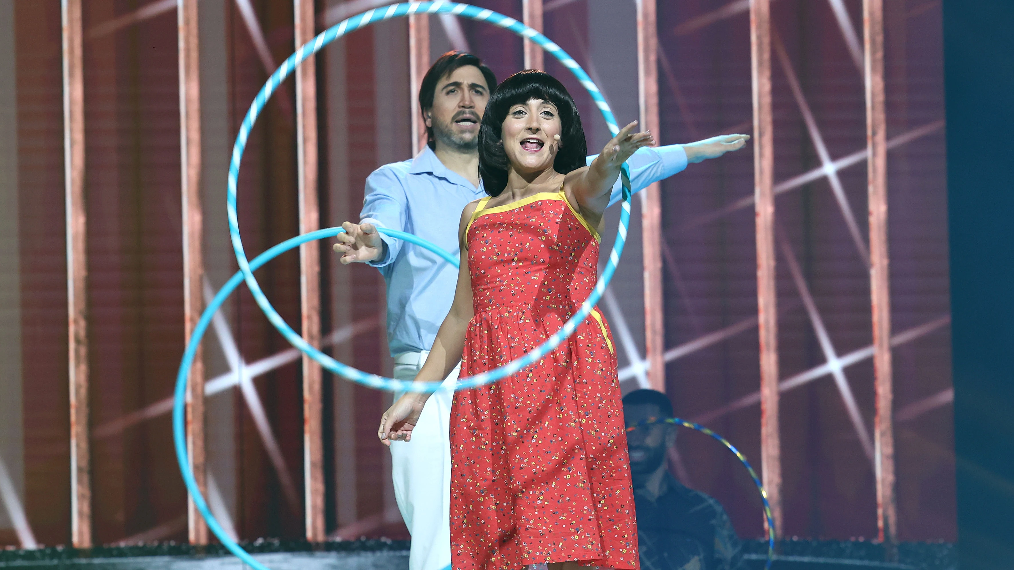Susi Caramelo ‘Baila con el hula hoop’ con Aníbal Gómez como Enrique y Ana Susi Caramelo ‘Baila con el hula hoop’ con Aníbal Gómez como Enrique y Ana