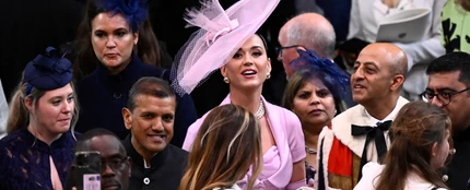 El divertido vídeo de Katy perry desubicada buscando su asiento en la coronación del rey Carlos III El divertido vídeo de Katy perry desubicada buscando su asiento en la coronación del rey Carlos III