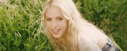 Shakira en el vídeo de Me Enamoré