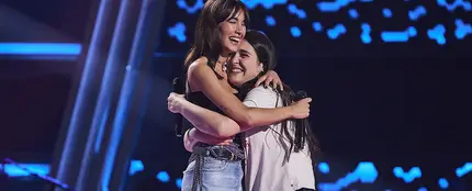 Aitana y Lucía, pura complicidad sobre el escenario cantando ’11 razones’ Aitana y Lucía, pura complicidad sobre el escenario cantando ’11 razones’