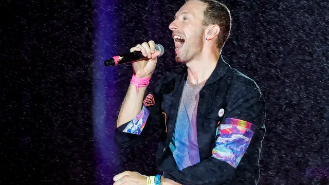 Coldplay saca su lado más flamenco junto a los Gipsy Kings en su primer concierto en Barcelona
