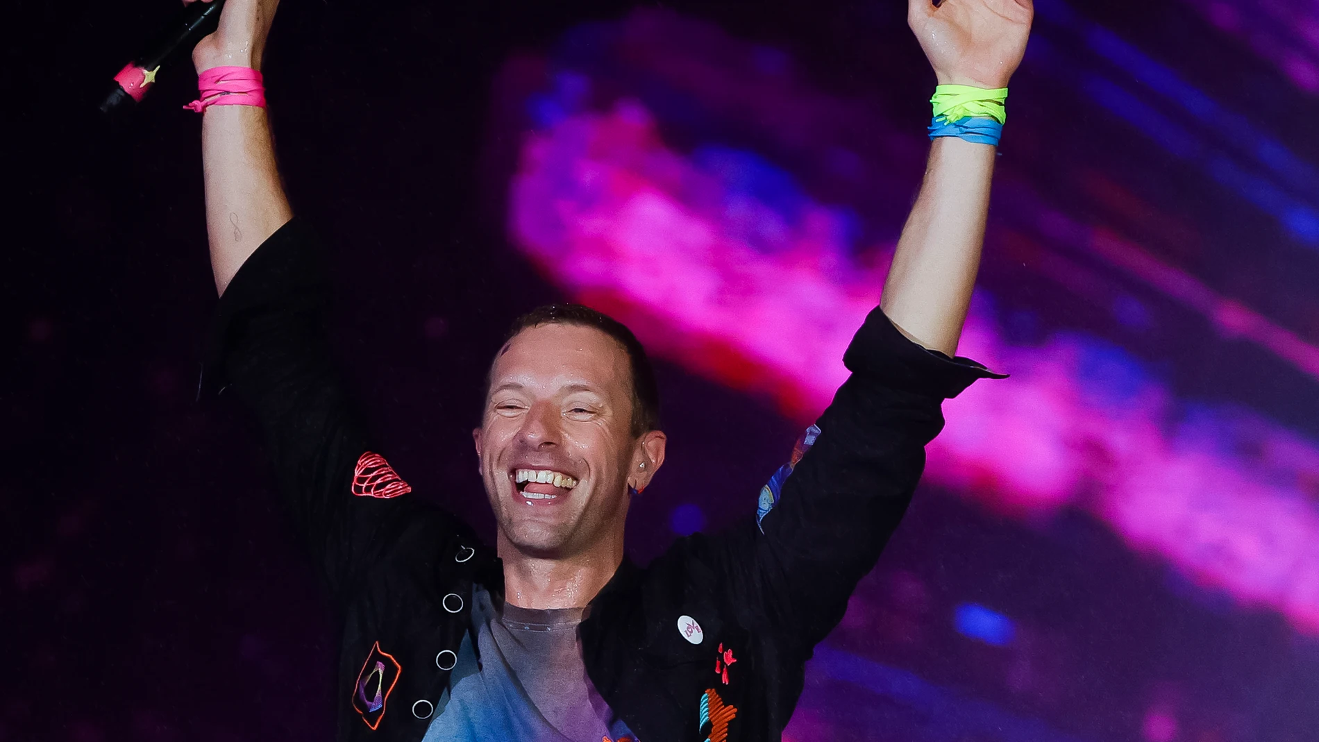 Chris Martin canta 'Til Kingdom Come' junto a un fan con autismo en el tercer concierto de Coldplay en Barcelona 