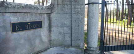 La puerta del palacio de El Rincón en Aldea del Fresno. La puerta del palacio de El Rincón en Aldea del Fresno.