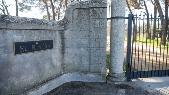 La puerta del palacio de El Rincón en Aldea del Fresno.