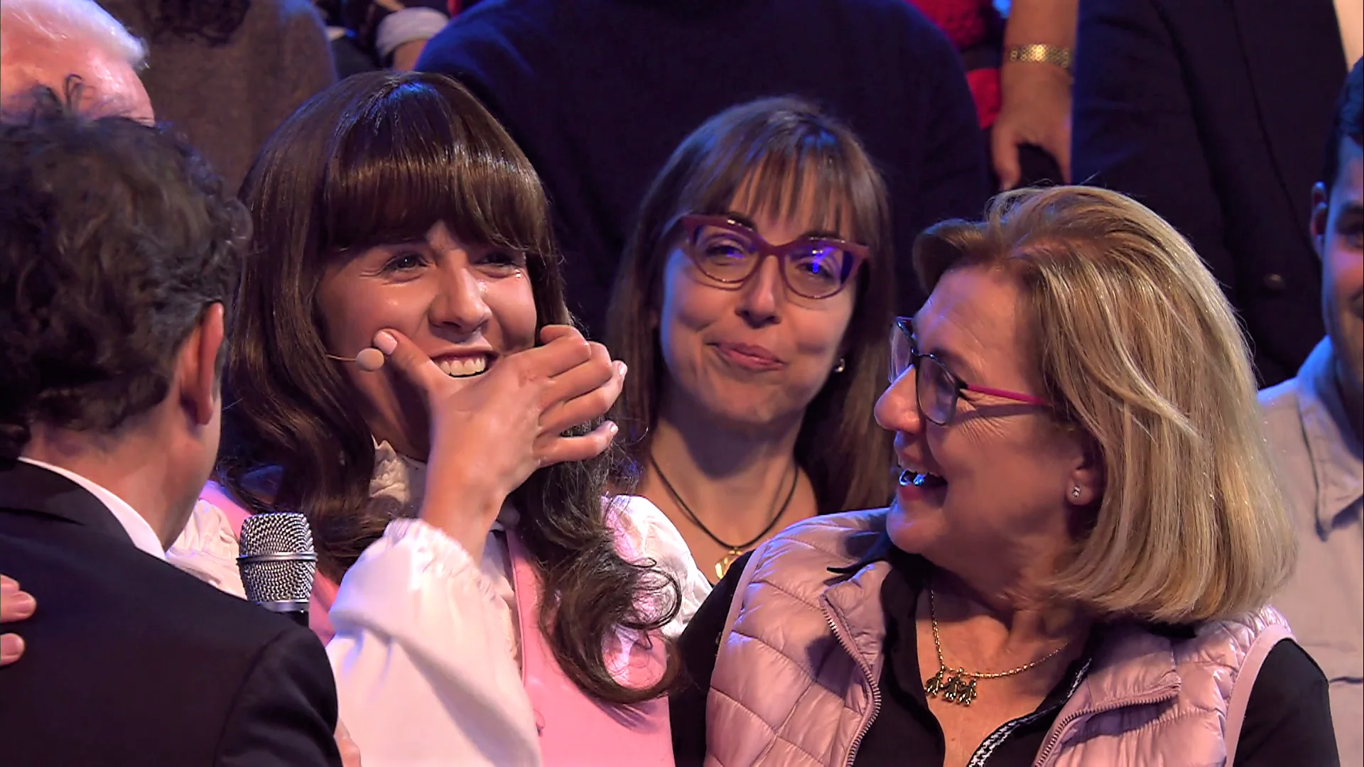 El conmovedor abrazo de Andrea Guasch a sus padres: l&aacute;grimas llenas de recuerdos de infancia
