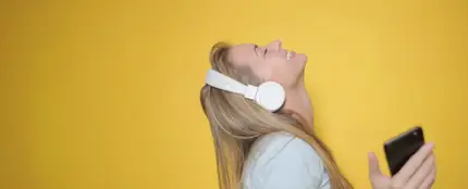 Los peligros de usar auriculares para la salud auditiva (y especialmente la de los jóvenes) Los peligros de usar auriculares para la salud auditiva (y especialmente la de los jóvenes)