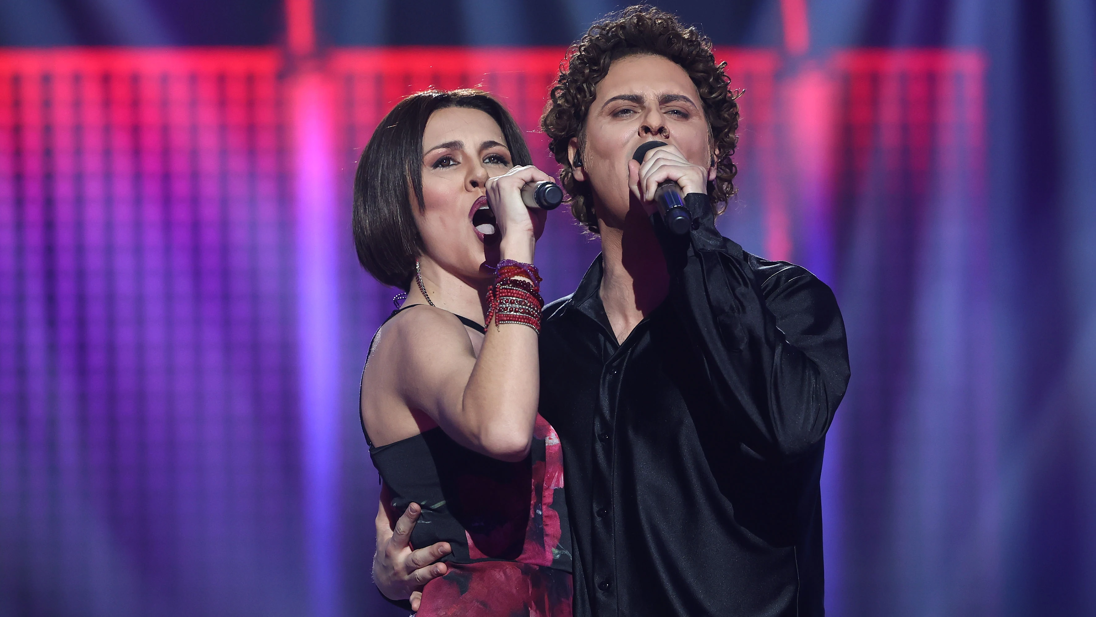 Épico: Andrea Guasch y Rosco recrean la química de Chenoa y David Bisbal con ‘Escondidos’