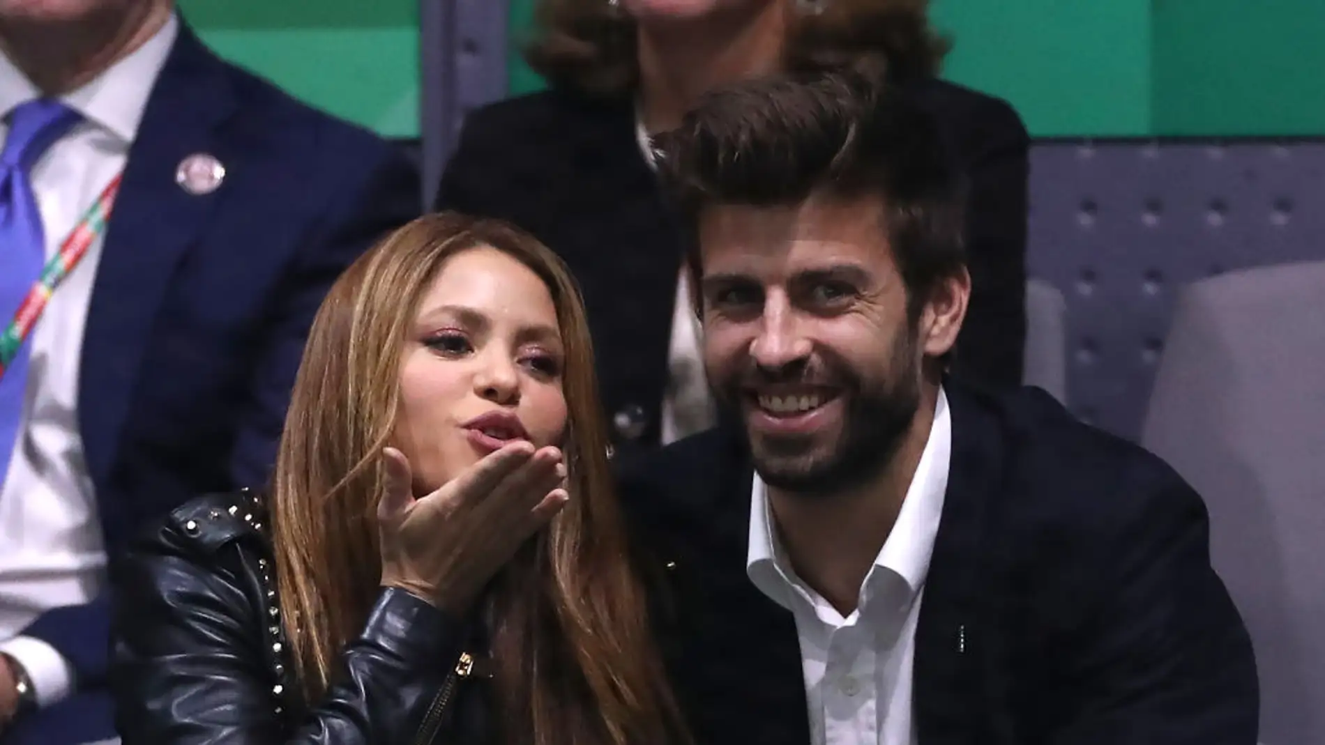 Las indirectas de Shakira a Piqué en su nuevo vídeo: fuera de su hábitat y en un basurero rodeada de ratas Las indirectas de Shakira a Piqué en su nuevo vídeo: fuera de su hábitat y en un basurero rodeada de ratas