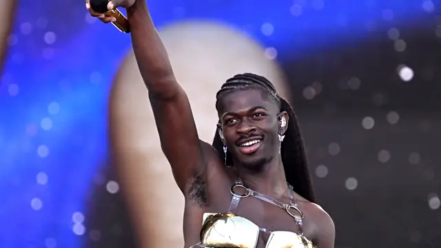 Lil Nas X actúa en el Festival de Glastonbury 2023.