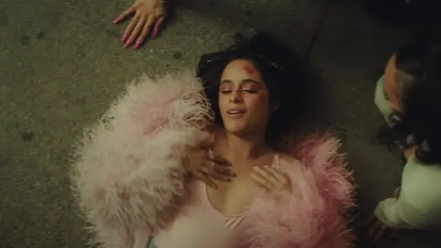 Camila Cabello en 'Bam Bam'