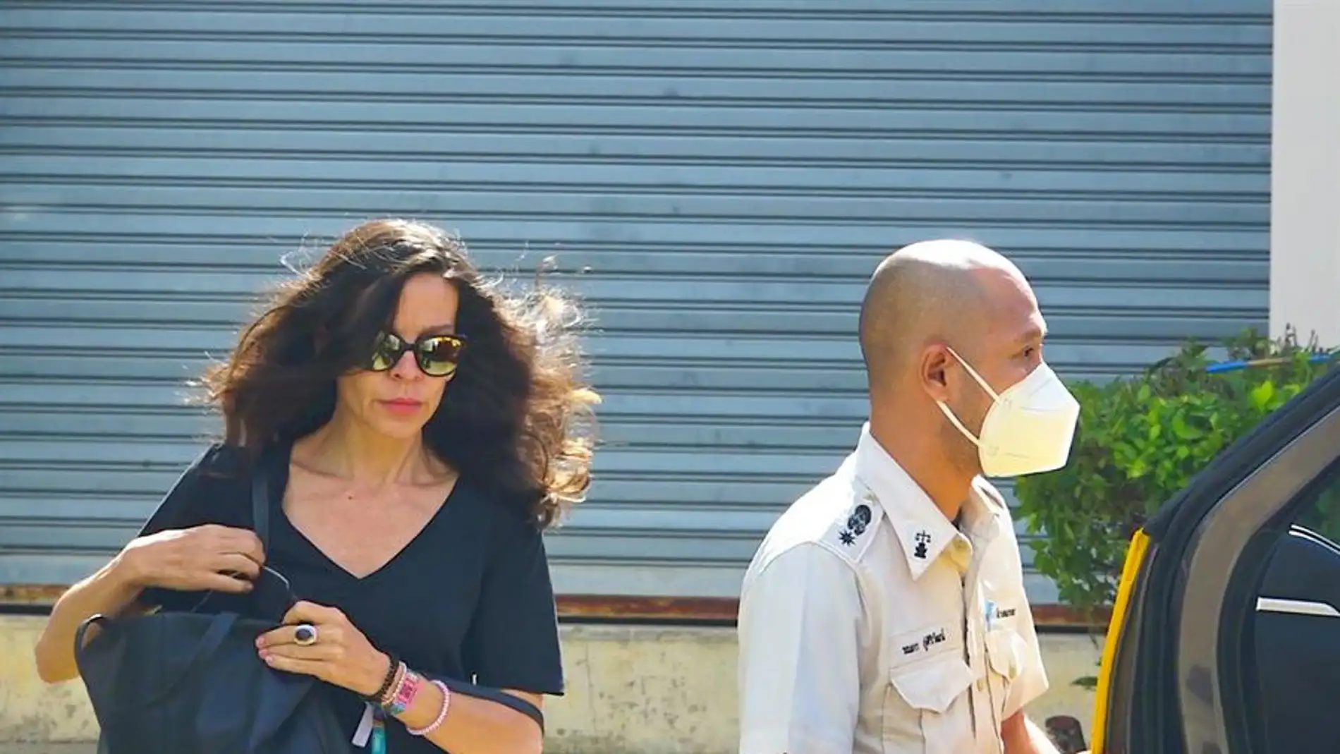Silvia Bronchalo, a la salida de la cárcel tailandesa de Koh Samui.
